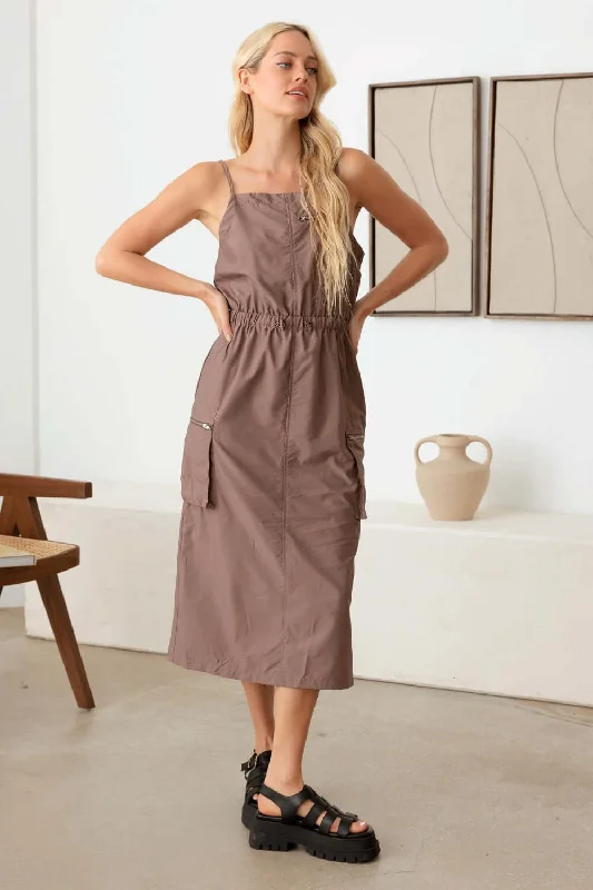 Adjustable Strap Waist Drawstring Cargo Midi Dress Elegant Floral Appliqué Midi Dress Adjustable Strap Waist Drawstring Cargo Midi Dress Elegant Floral Appliqué Midi Dress