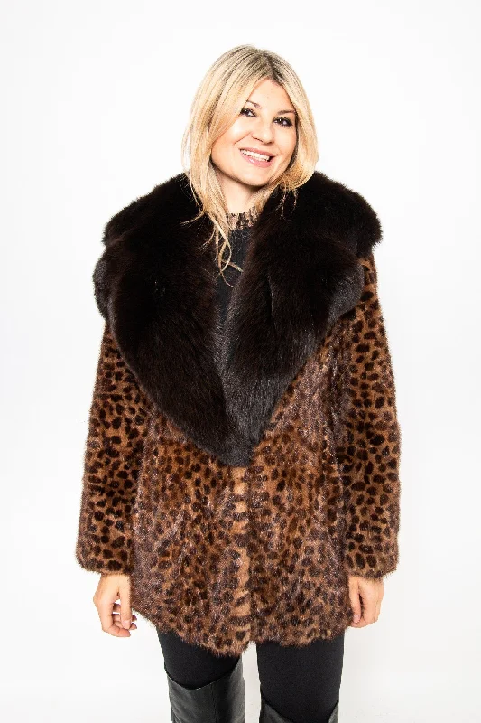 75 | Stencilled Mink Jacket / Large Fox Collar Tiered Jacket Buttoned Jacket Zippered Jacket 75 | Stencilled Mink Jacket / Large Fox Collar Tiered Jacket Buttoned Jacket Zippered Jacket